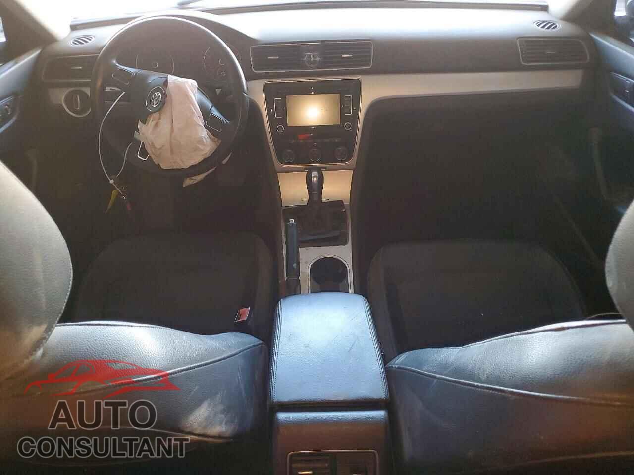 VOLKSWAGEN PASSAT 2013 - 1VWBP7A33DC072141