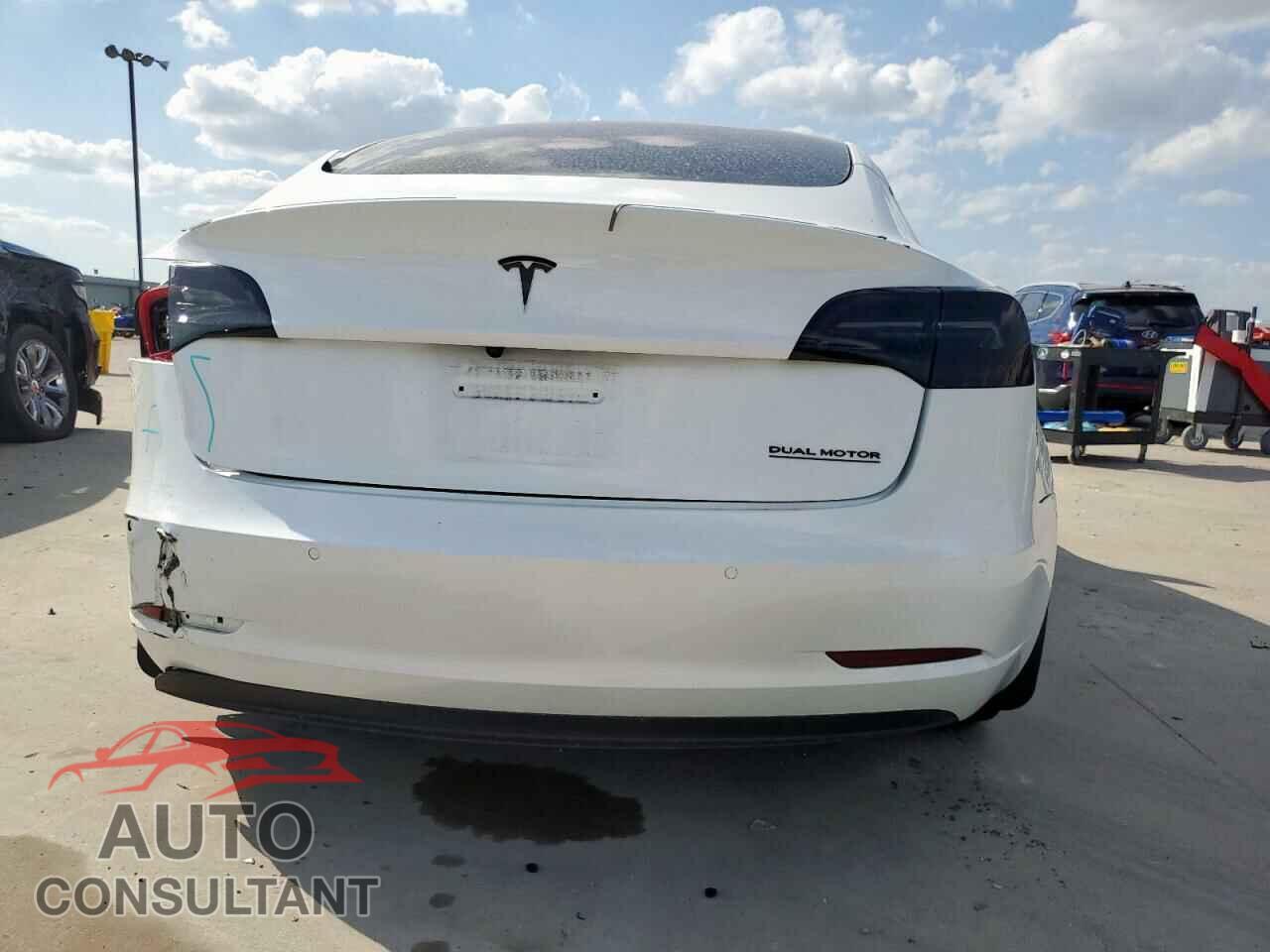 TESLA MODEL 3 2022 - 5YJ3E1EA8NF147875