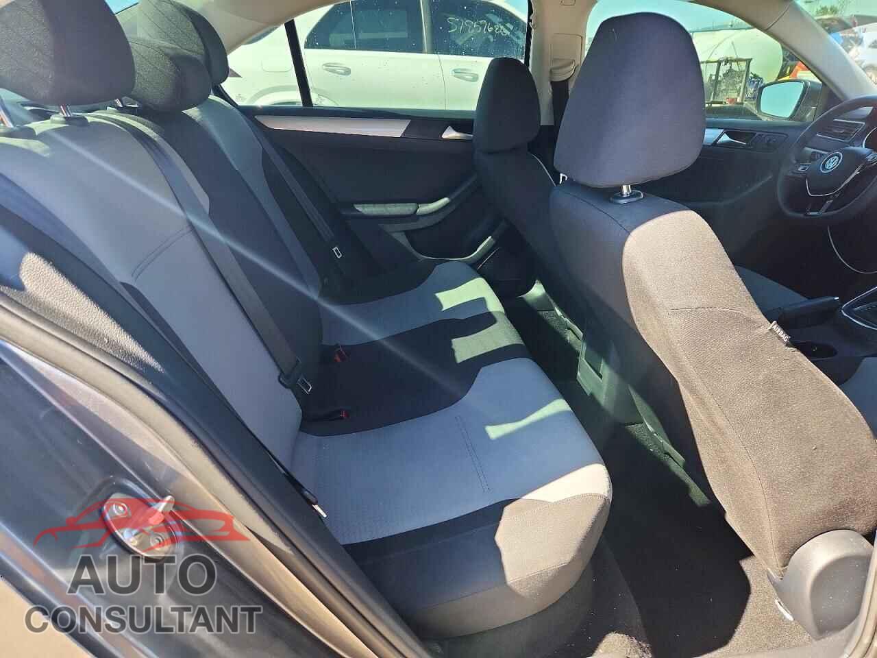 VOLKSWAGEN JETTA 2017 - 3VW2B7AJ3HM367614