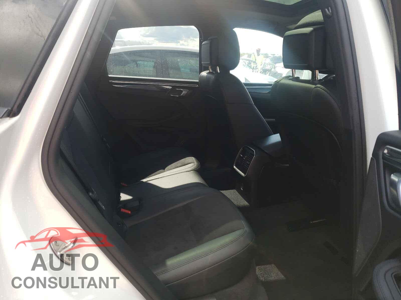 PORSCHE MACAN 2018 - WP1AA2A50JLB07992