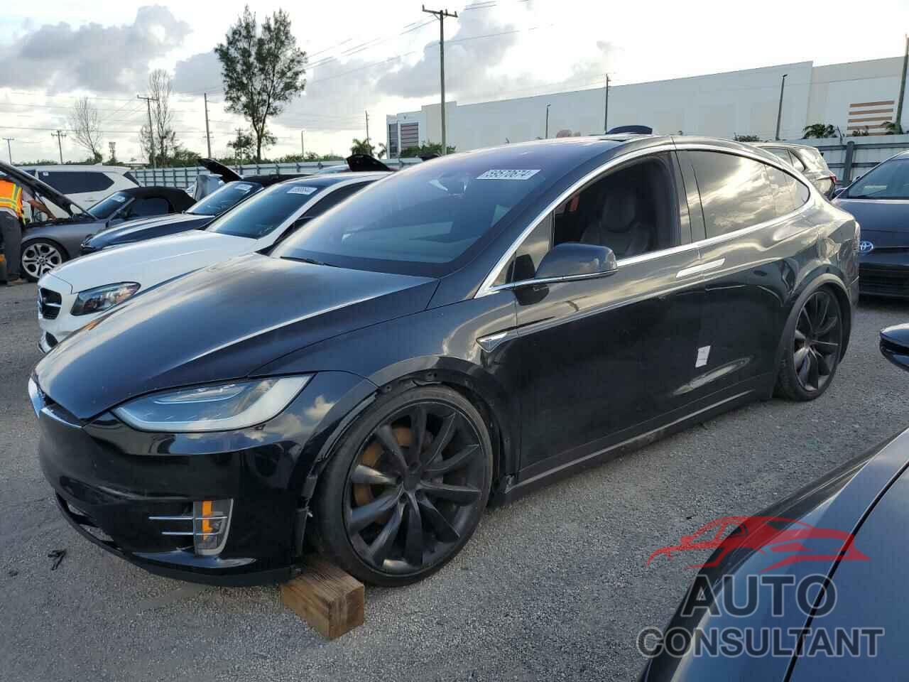 TESLA MODEL X 2016 - 5YJXCAE27GF017959