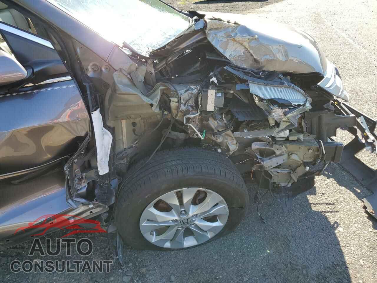 HONDA CRV 2013 - 5J6RM4H76DL010776