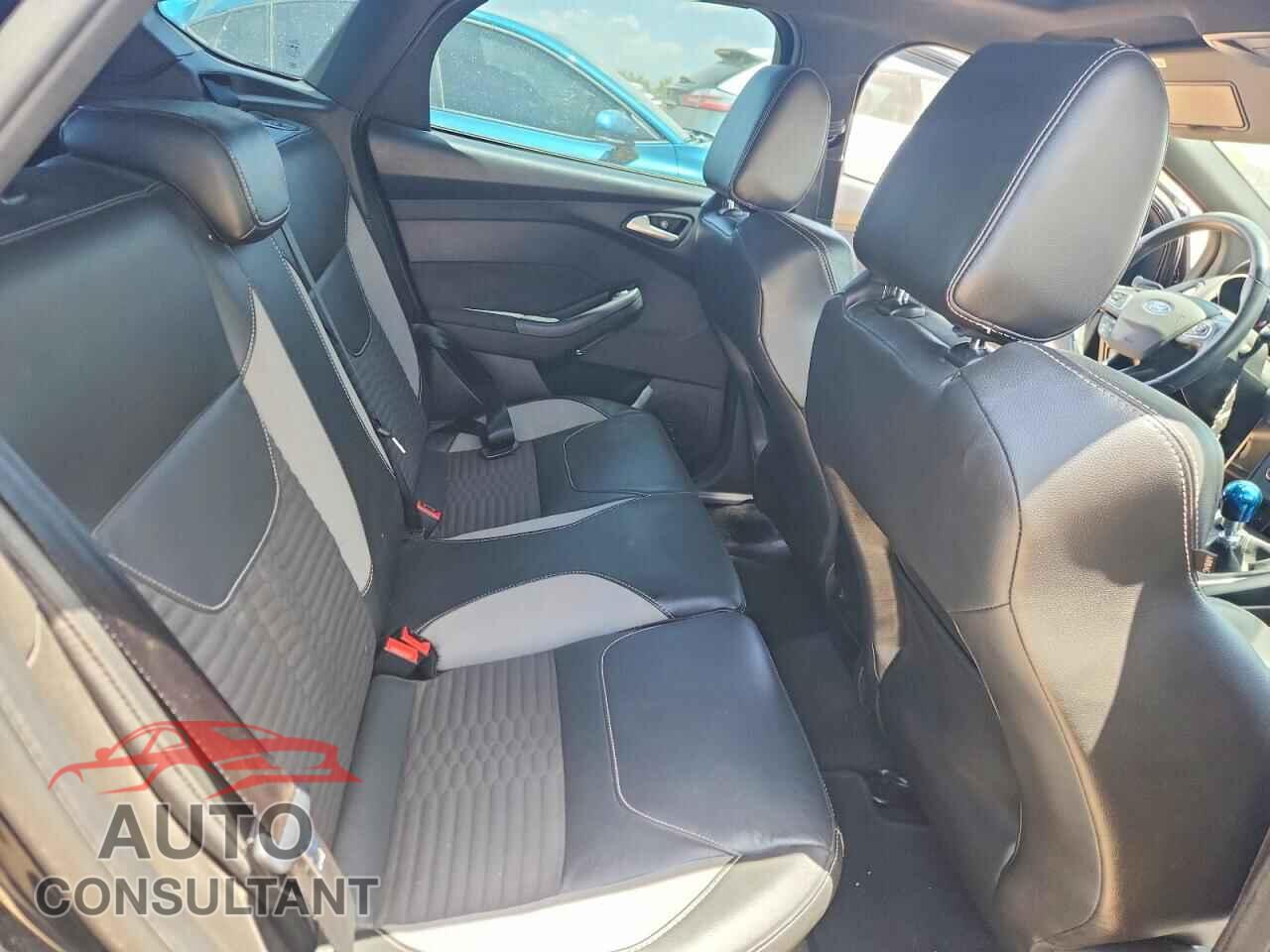 FORD FOCUS 2018 - 1FADP3L91JL332575