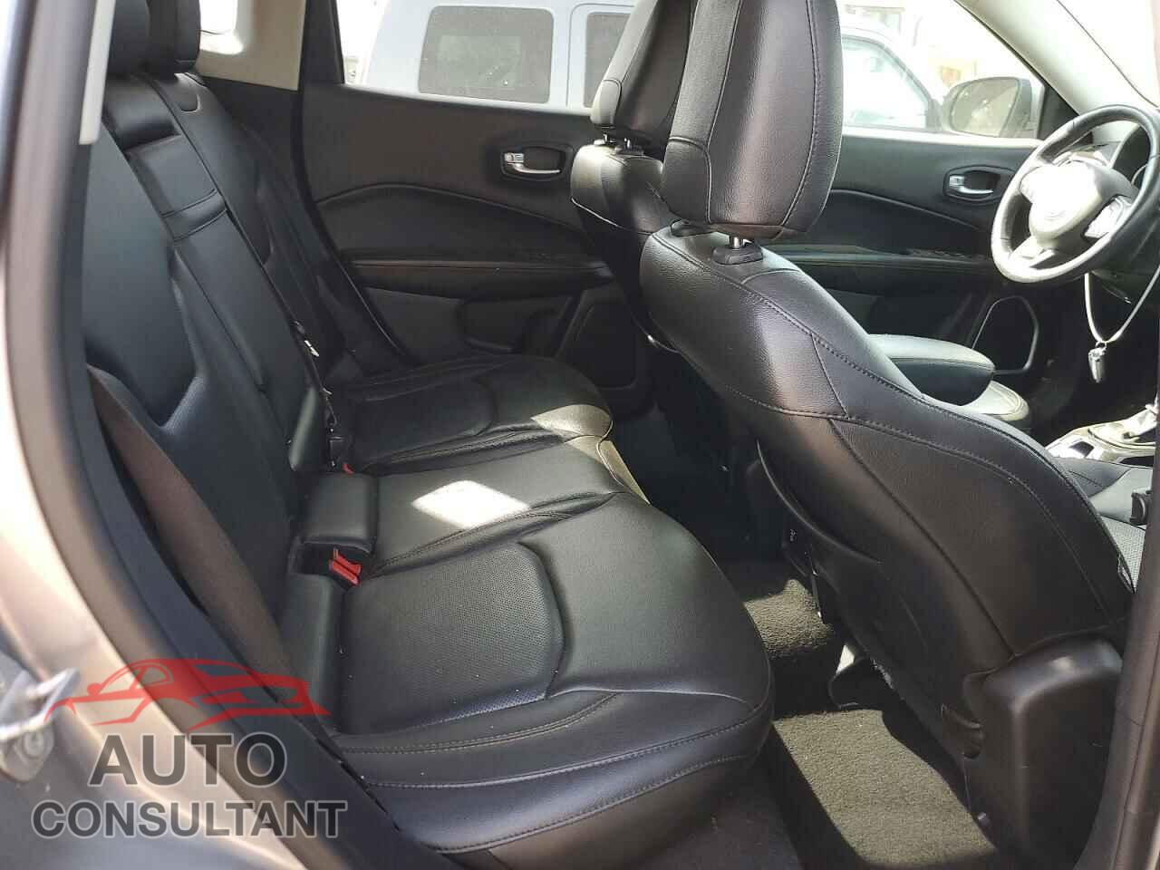 JEEP COMPASS 2018 - 3C4NJDCB2JT100483