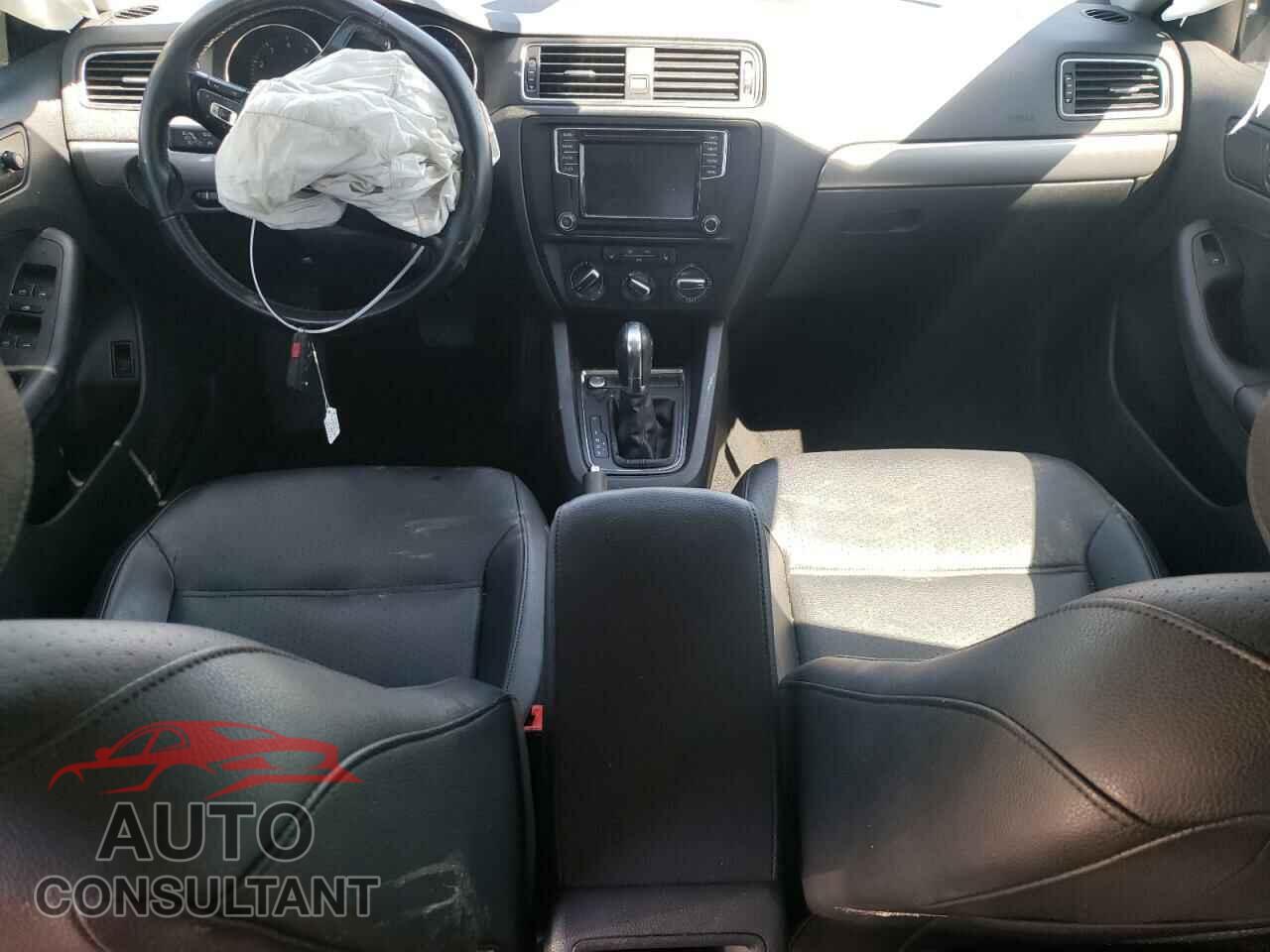 VOLKSWAGEN JETTA 2017 - 3VWDB7AJ3HM368870
