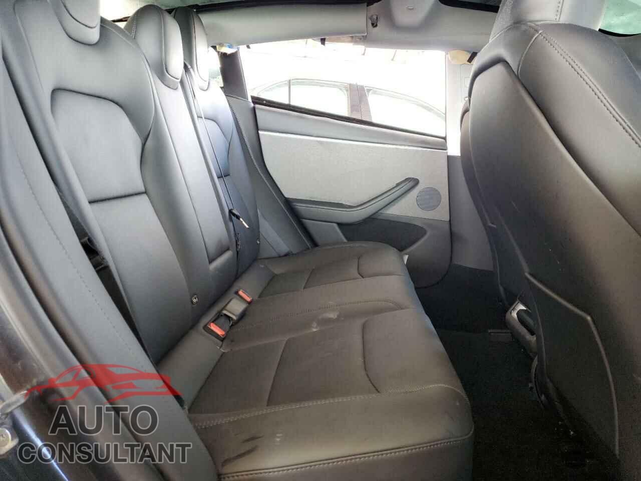 TESLA MODEL 3 2024 - 5YJ3E1EA6RF733495