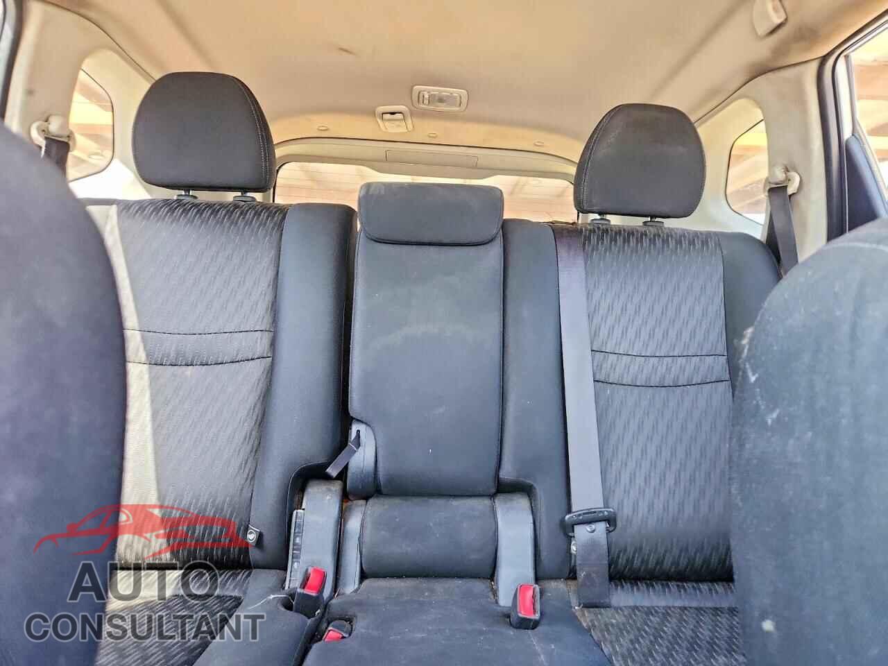 NISSAN ROGUE 2017 - KNMAT2MT8HP518436