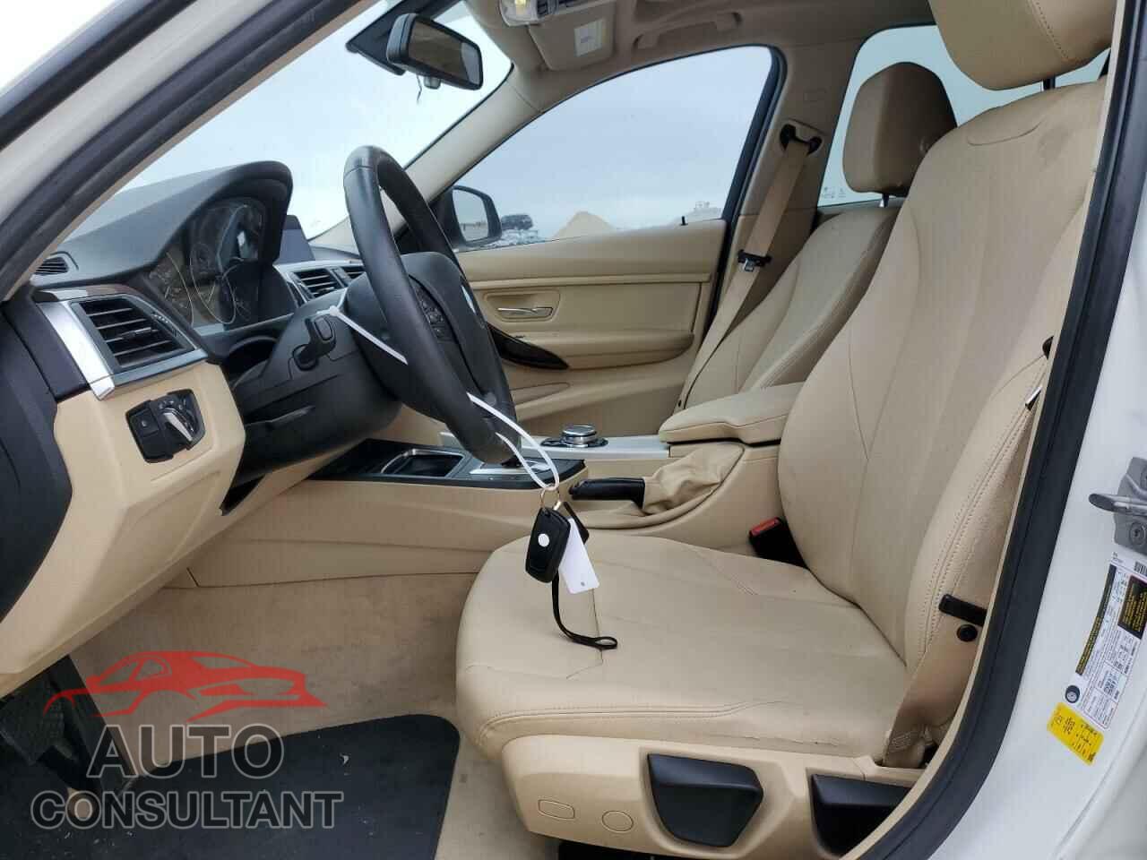BMW 3 SERIES 2016 - WBA8E1G55GNU12257