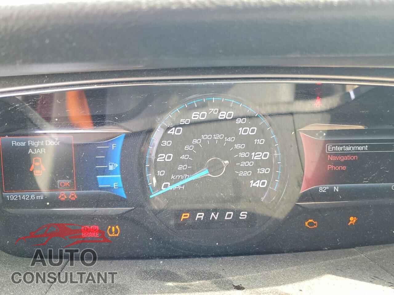 FORD TAURUS 2017 - 1FAHP2E85HG112276