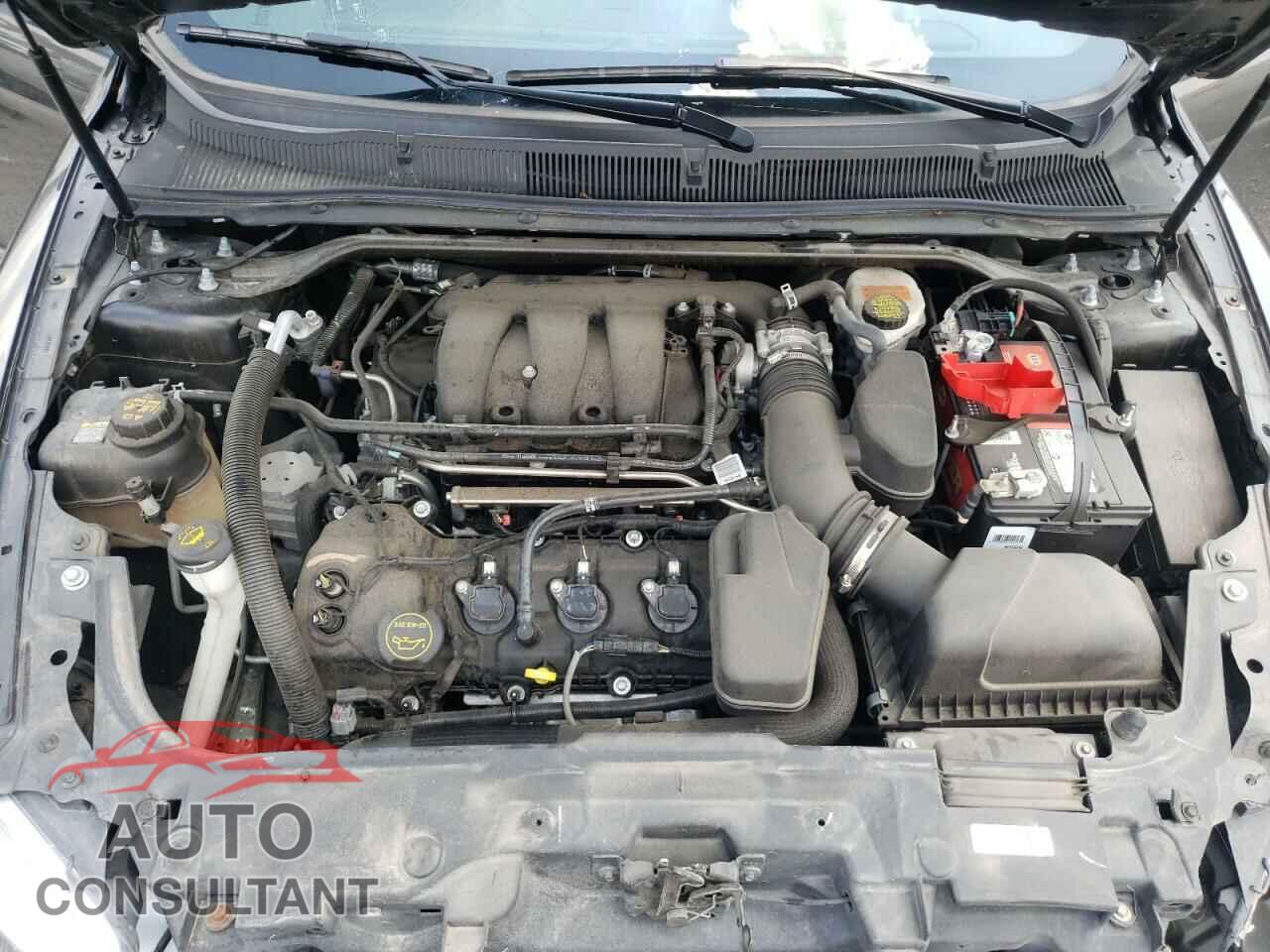 FORD TAURUS 2018 - 1FAHP2E88JG134830