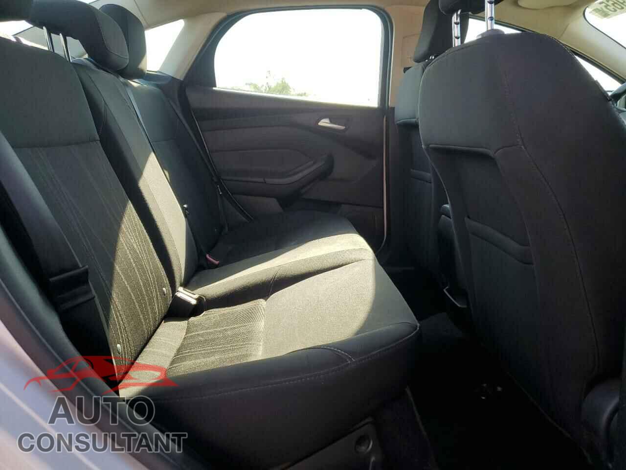 FORD FOCUS 2016 - 1FADP3F2XGL300599