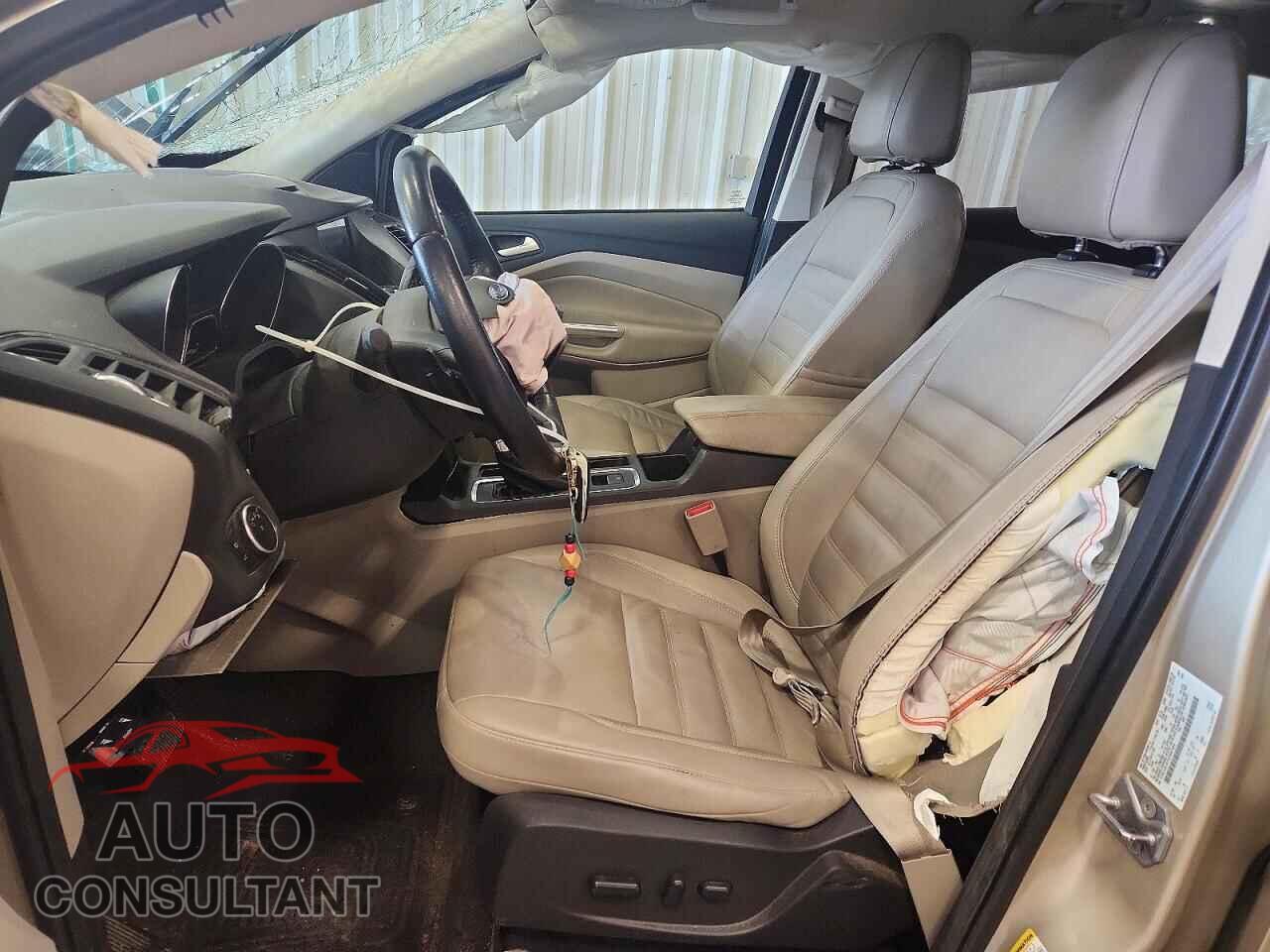 FORD ESCAPE 2017 - 1FMCU9J97HUB97459