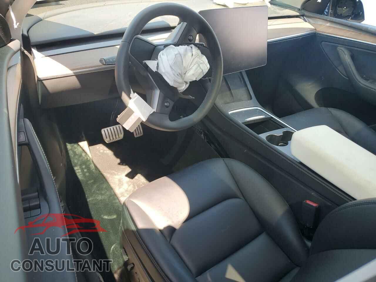 TESLA MODEL Y 2024 - 7SAYGDEF4RF064210