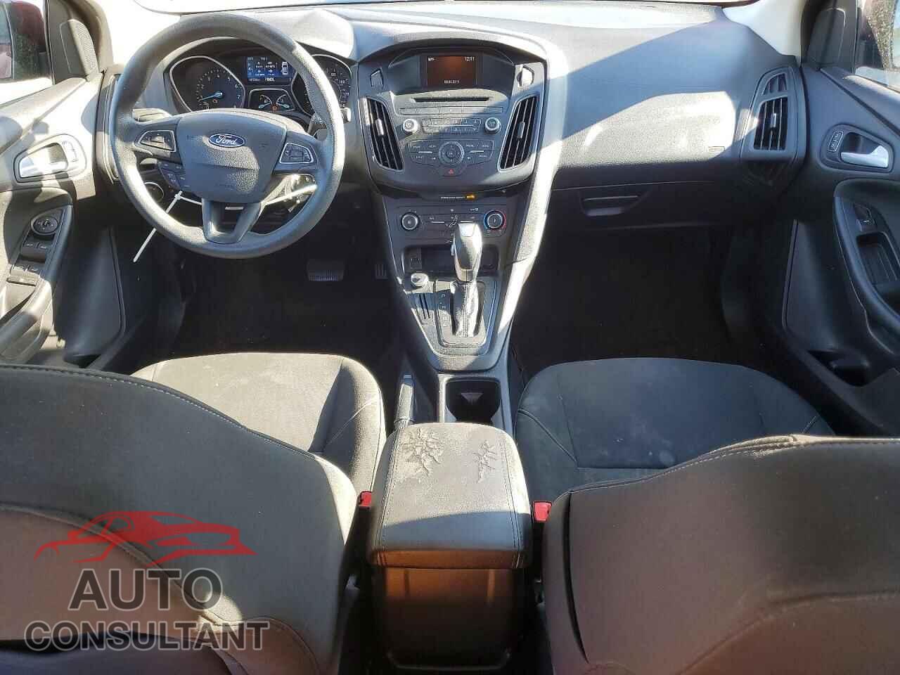 FORD FOCUS 2015 - 1FADP3F28FL270842