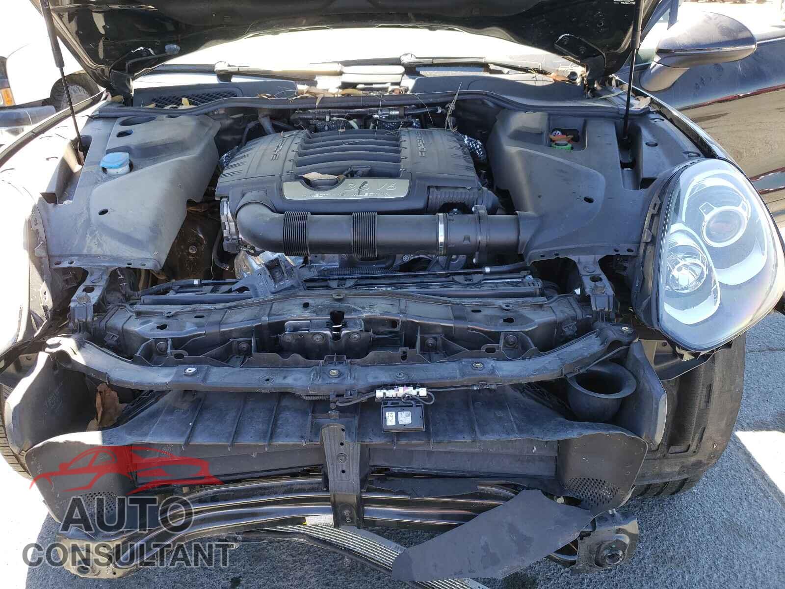 PORSCHE CAYENNE 2018 - WP1AA2A21JKA03006