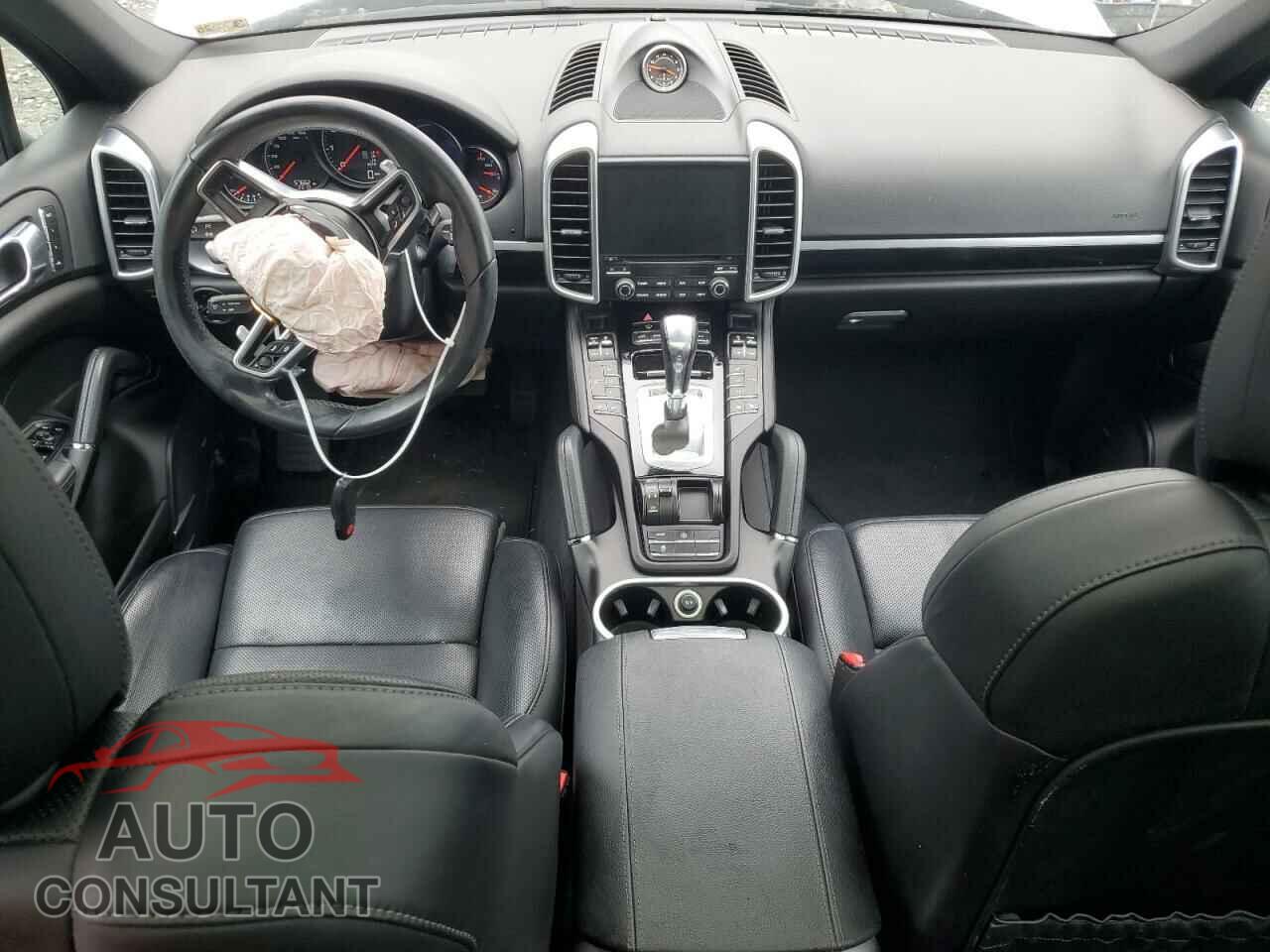 PORSCHE CAYENNE 2018 - WP1AA2A29JKA03089