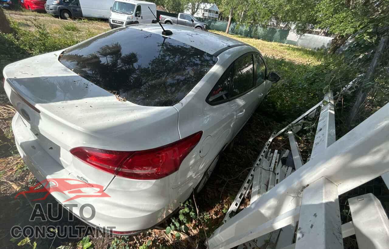 FORD FOCUS 2015 - 1FADP3F21FL338821