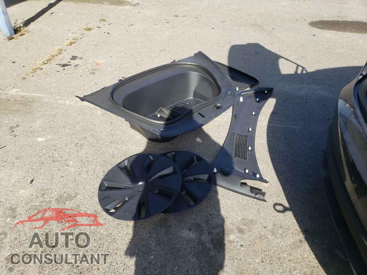 TESLA MODEL 3 2024 - 5YJ3E1EA9RF859401