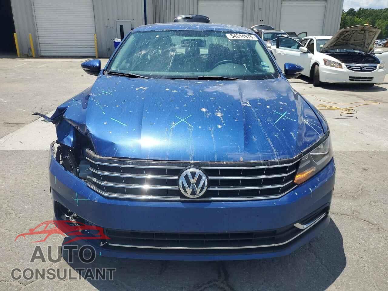 VOLKSWAGEN PASSAT 2017 - 1VWAT7A33HC034311