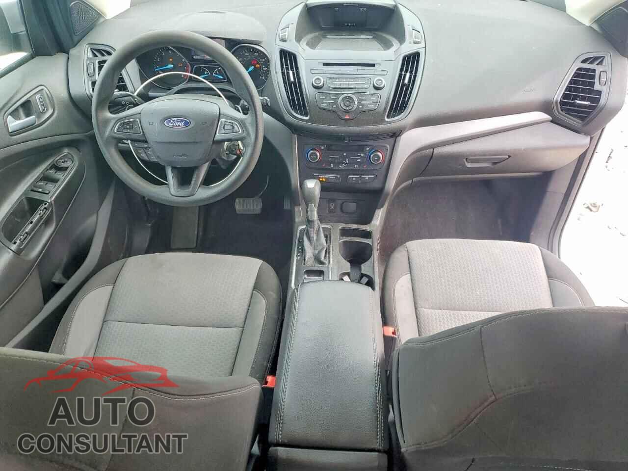 FORD ESCAPE 2017 - 1FMCU9GD8HUC17195