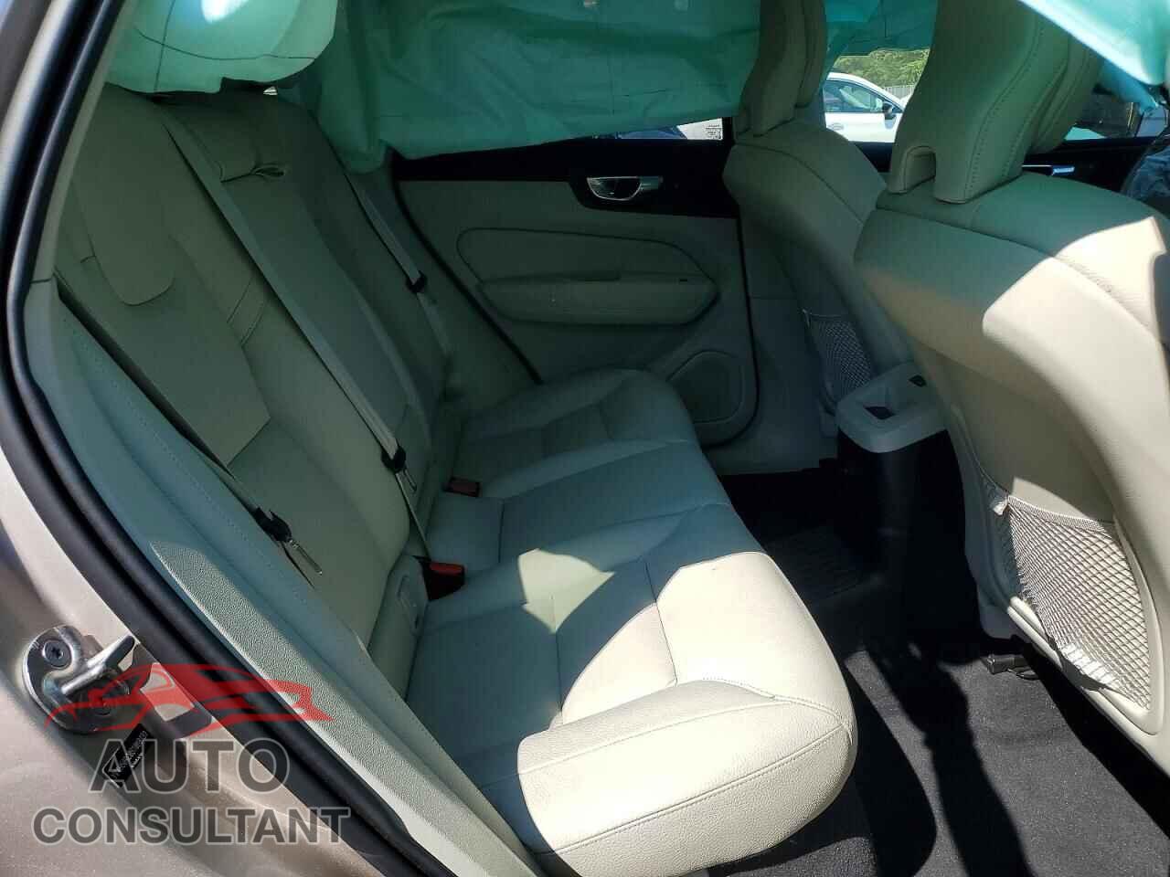 VOLVO XC60 2025 - YV4H60RC0S1068131