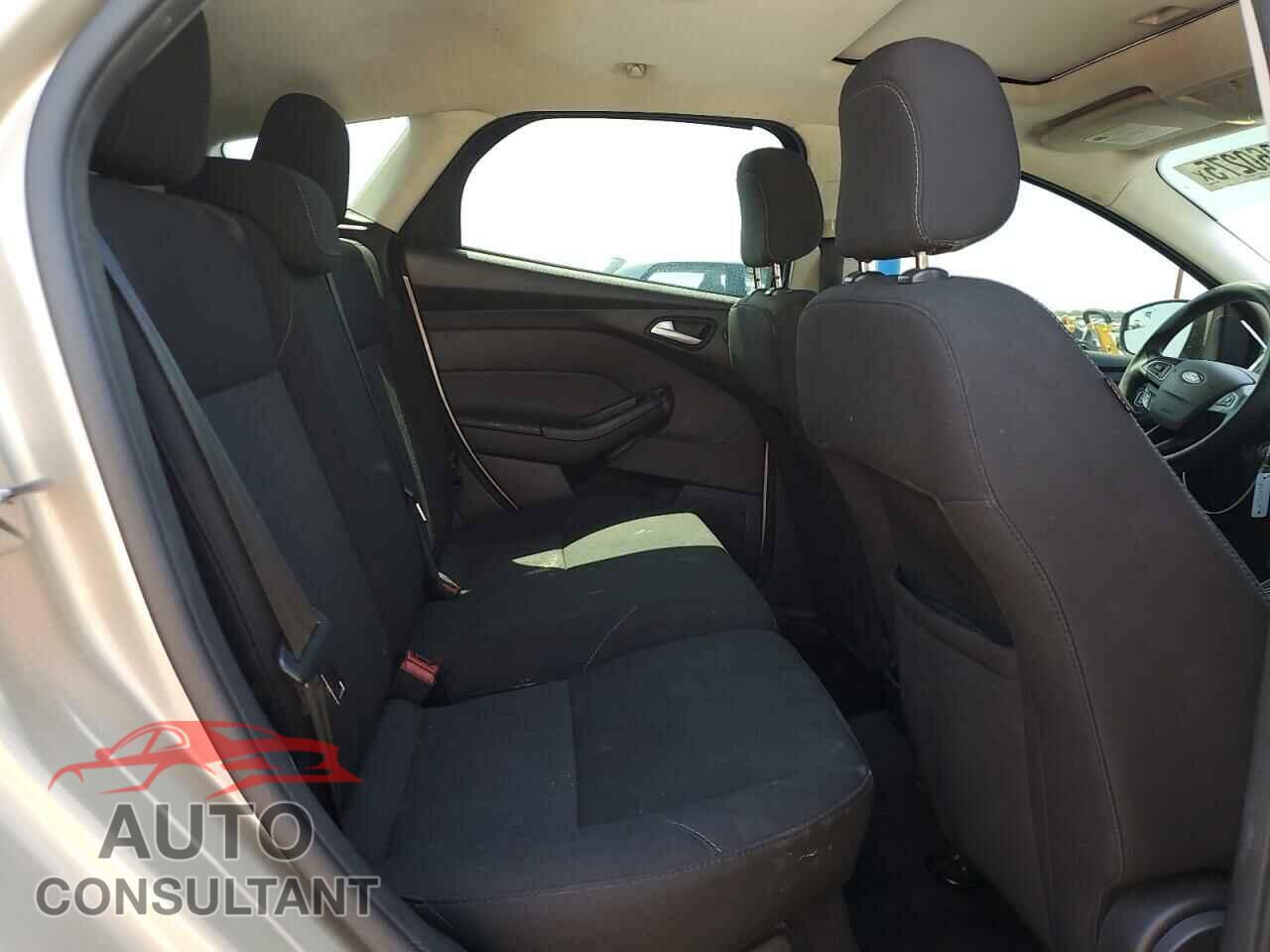 FORD FOCUS 2018 - 1FADP3M23JL201844