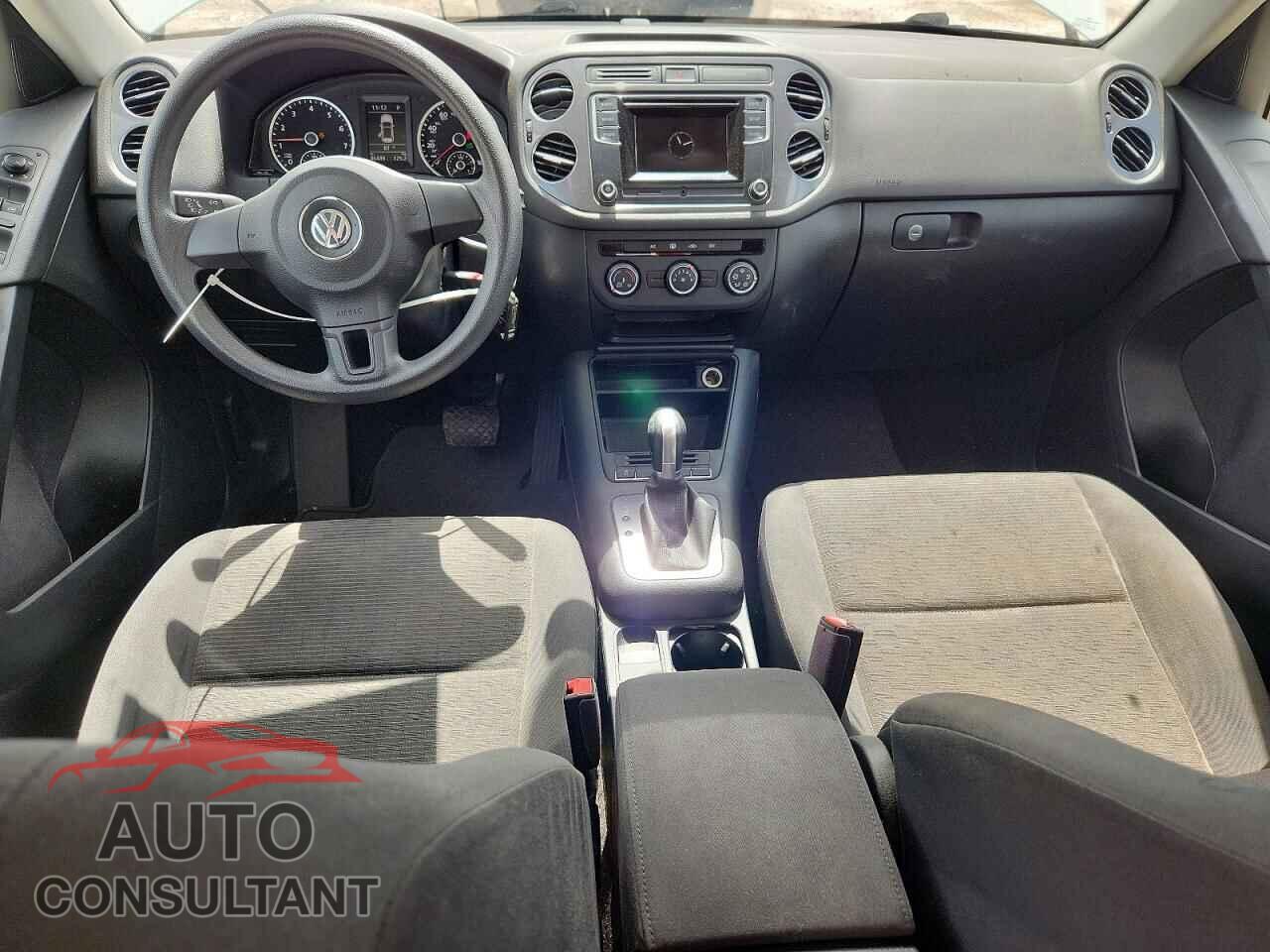 VOLKSWAGEN TIGUAN 2017 - WVGAV7AX3HK049215