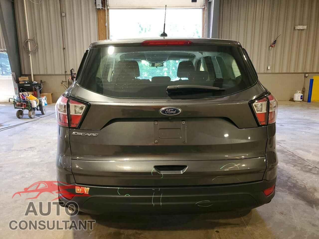 FORD ESCAPE 2017 - 1FMCU0F70HUC63076