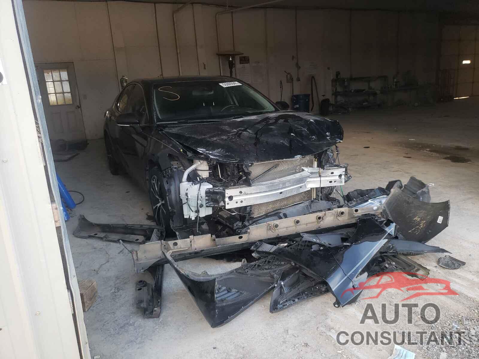 TOYOTA CAMRY 2018 - 4T1B11HK5JU552388