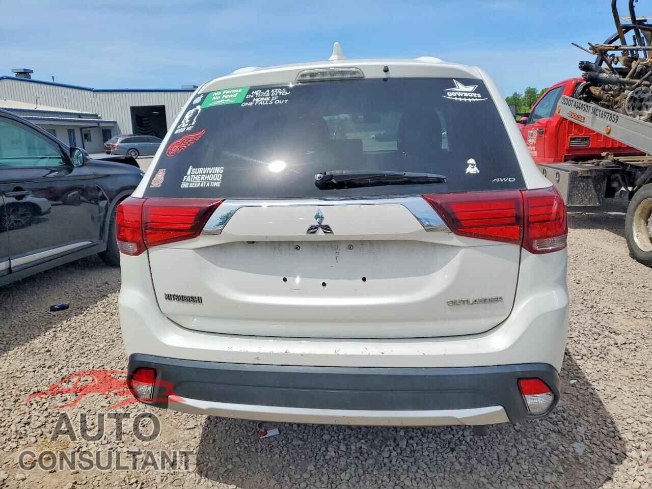 MITSUBISHI OUTLANDER 2018 - JA4AZ3A38JZ025529