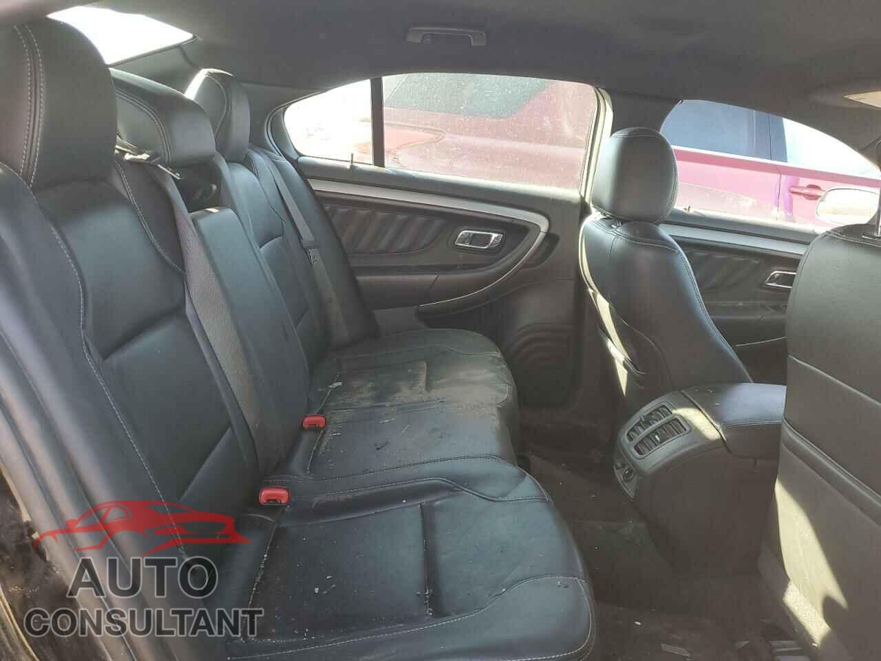 FORD TAURUS 2018 - 1FAHP2E81JG118520
