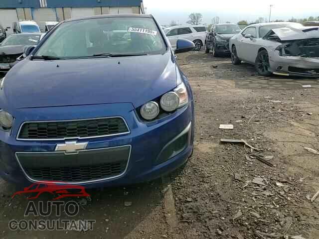 CHEVROLET SONIC 2013 - 1G1JC5SH8D4156242