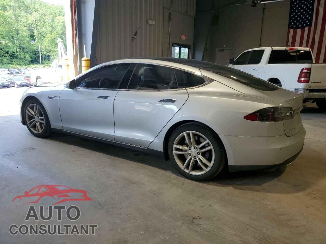 TESLA MODEL S 2015 - 5YJSA1H27FF090291
