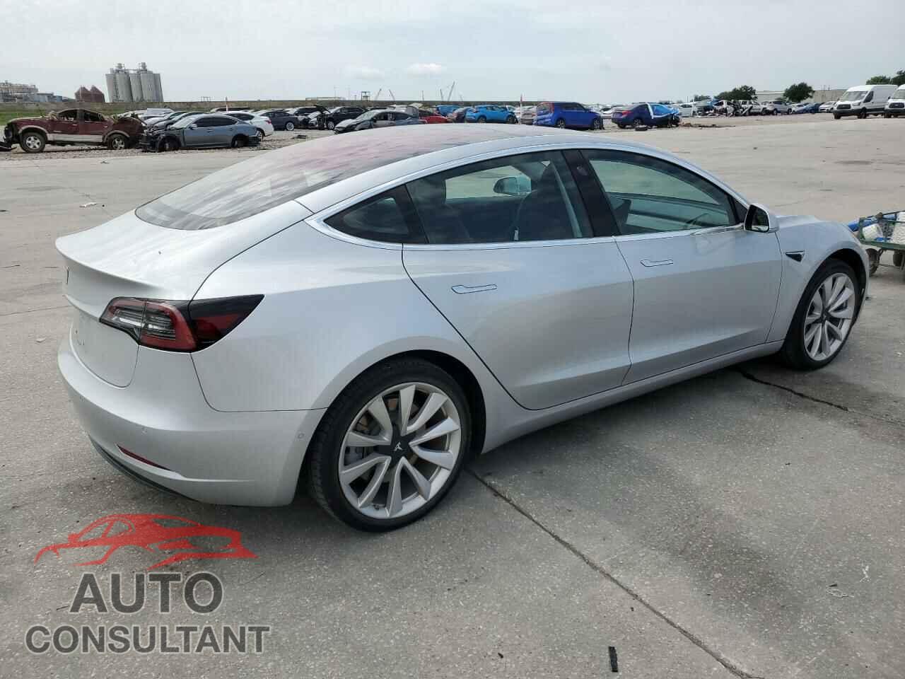 TESLA MODEL 3 2018 - 5YJ3E1EA9JF017923