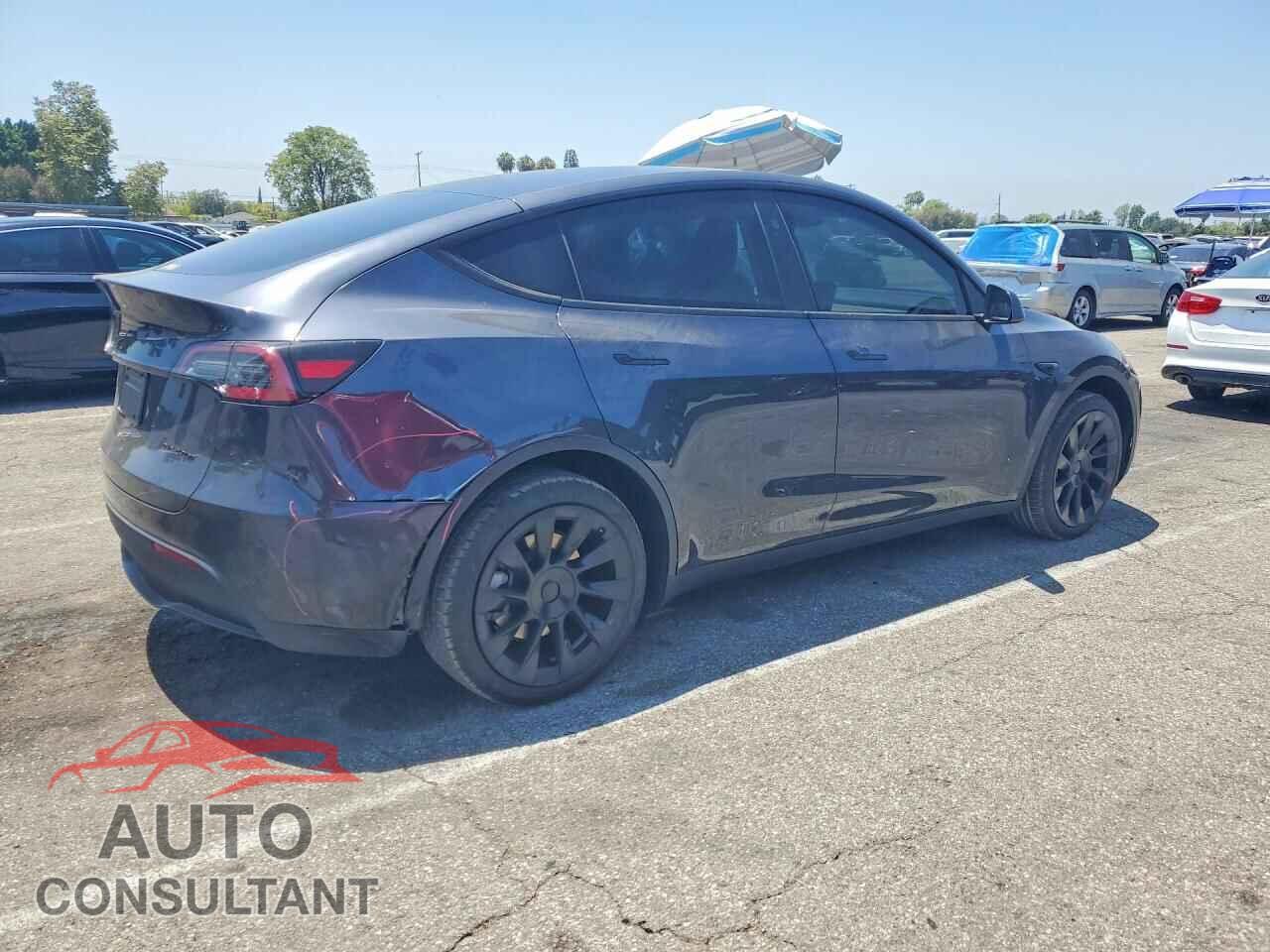 TESLA MODEL Y 2024 - 7SAYGDEE9RA242925
