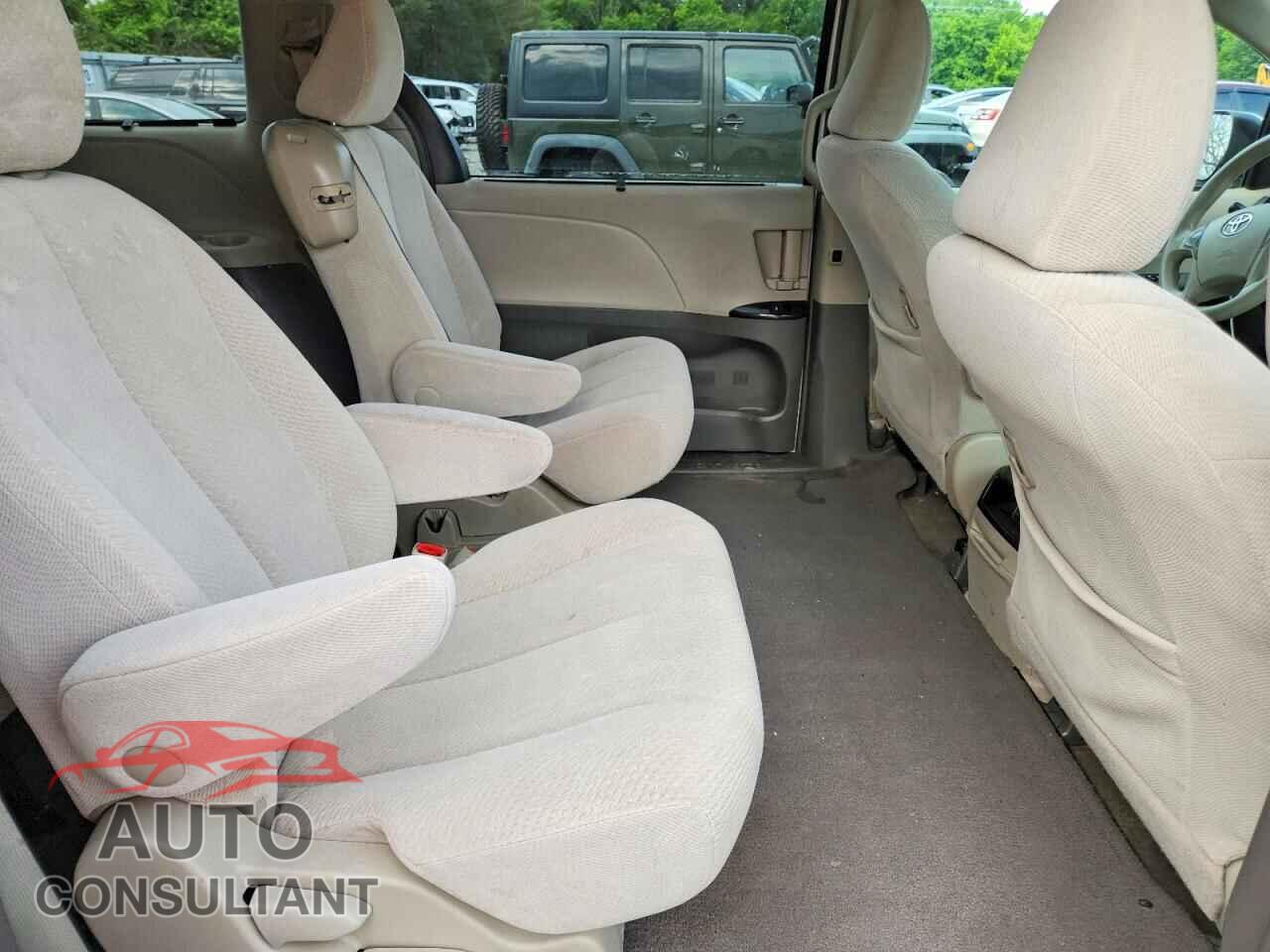 TOYOTA SIENNA 2011 - 5TDKK3DC2BS170952