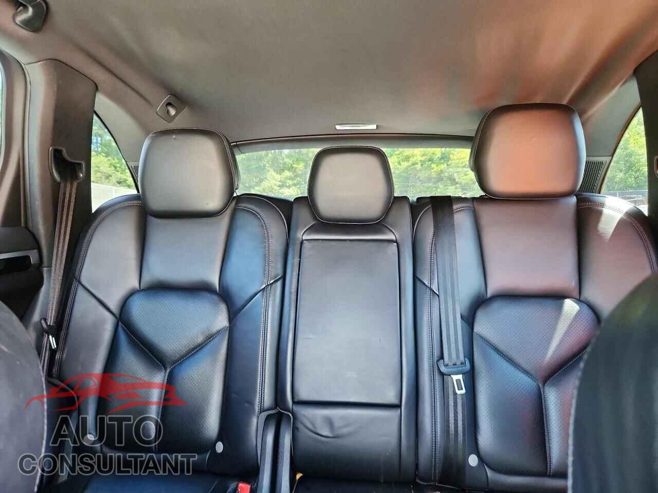 PORSCHE CAYENNE 2017 - WP1AA2A27HKA89416