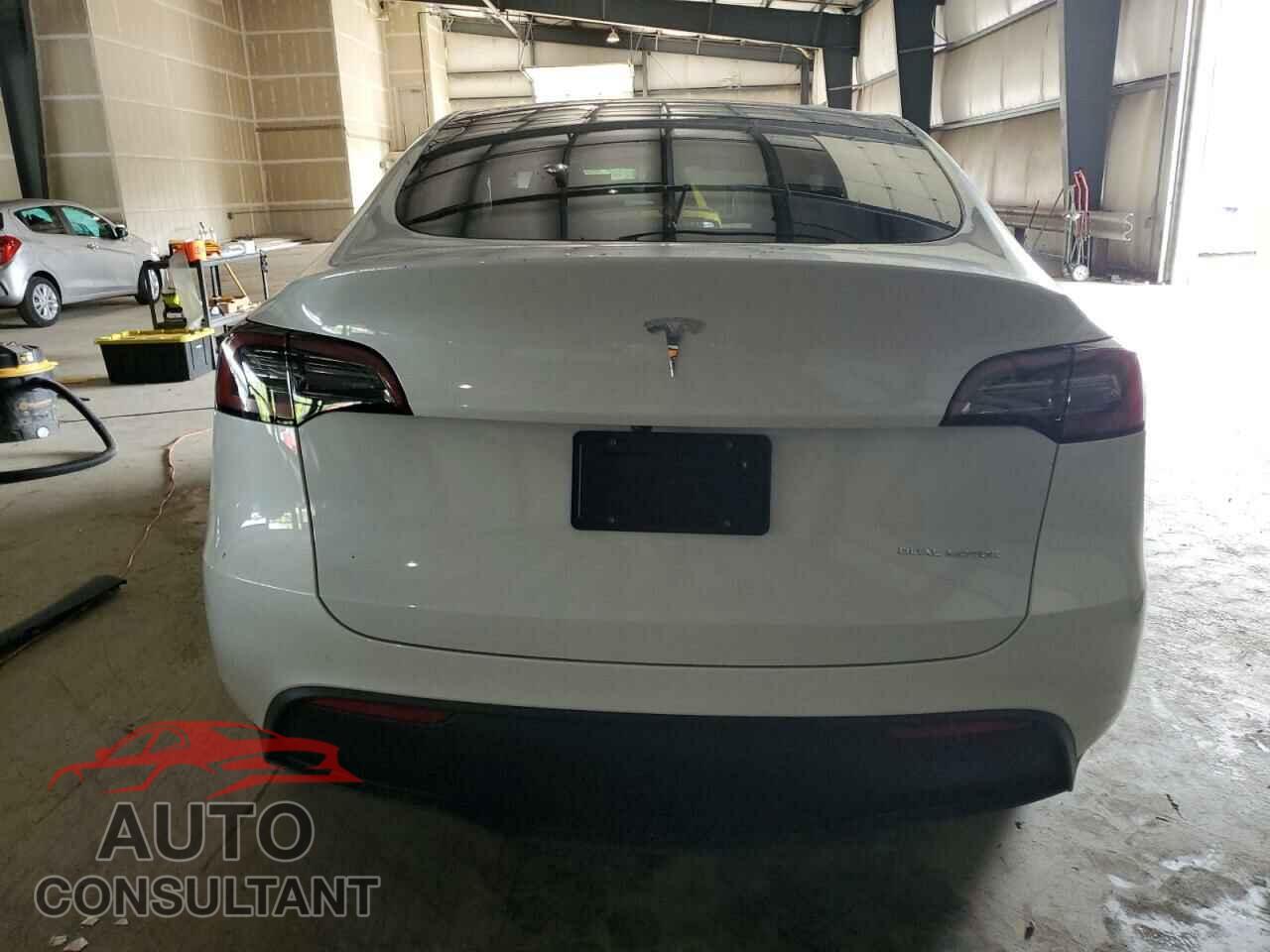 TESLA MODEL Y 2024 - 7SAYGDEE6RF060344