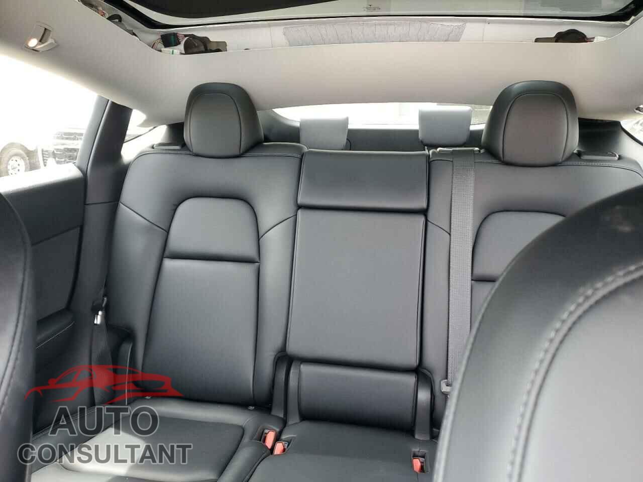 TESLA MODEL Y 2021 - 5YJYGAEE5MF217723