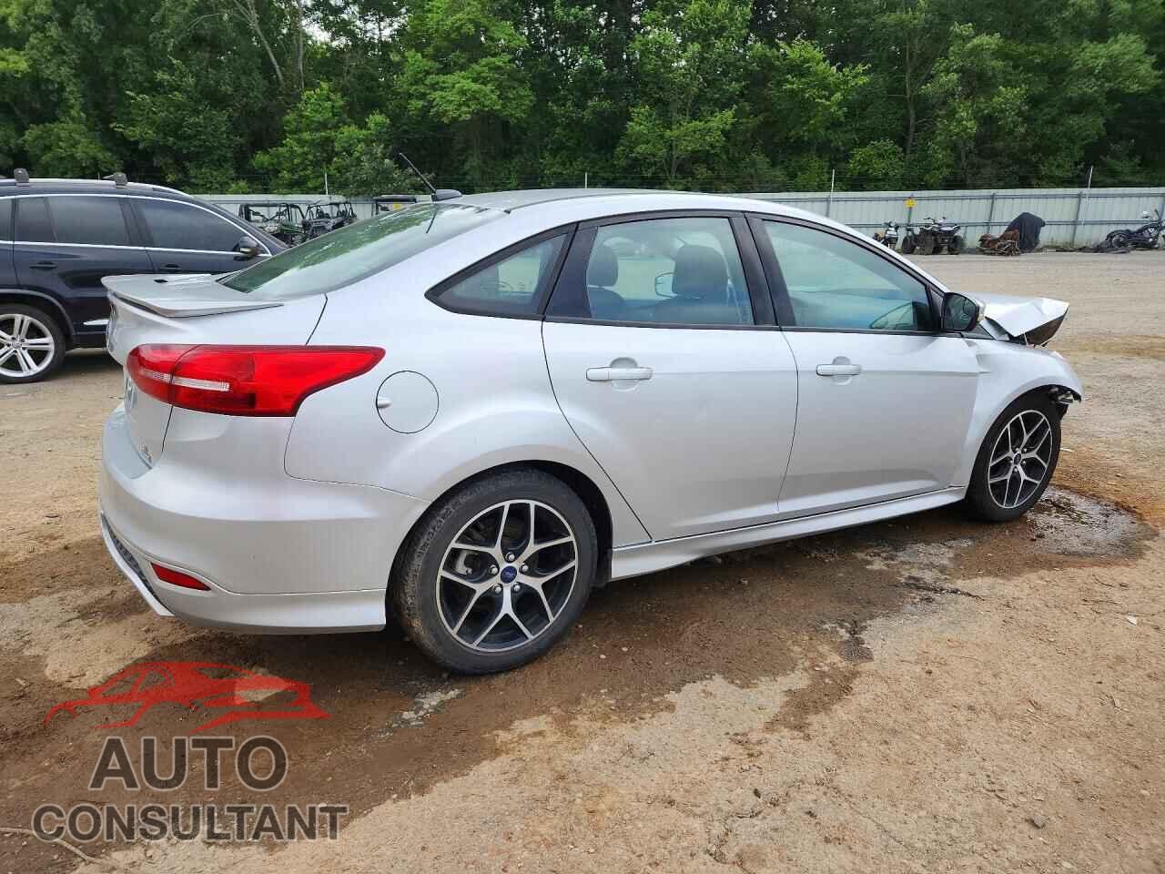 FORD FOCUS 2015 - 1FADP3FE7FL379772