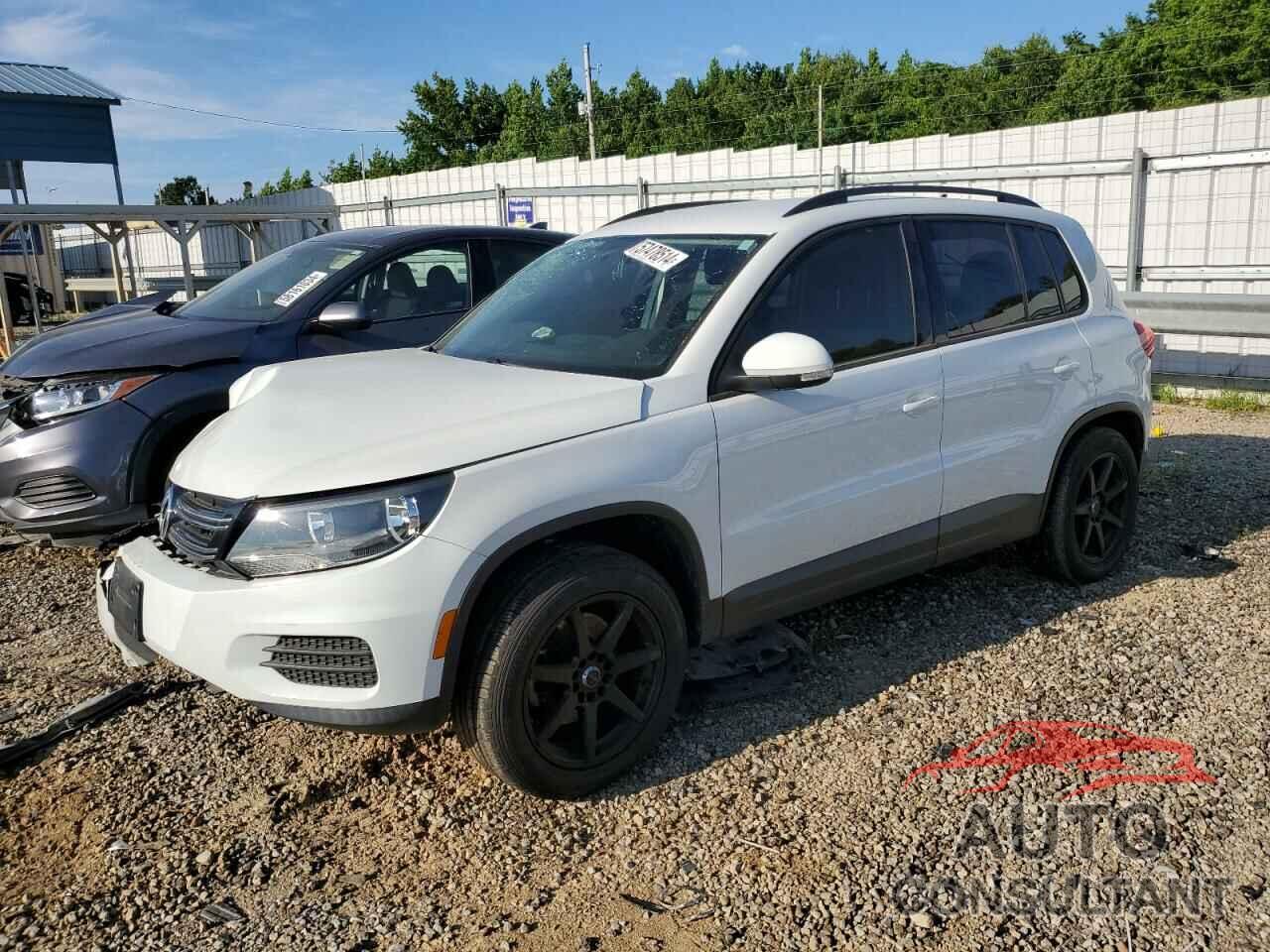 VOLKSWAGEN TIGUAN 2017 - WVGAV7AX3HK049926