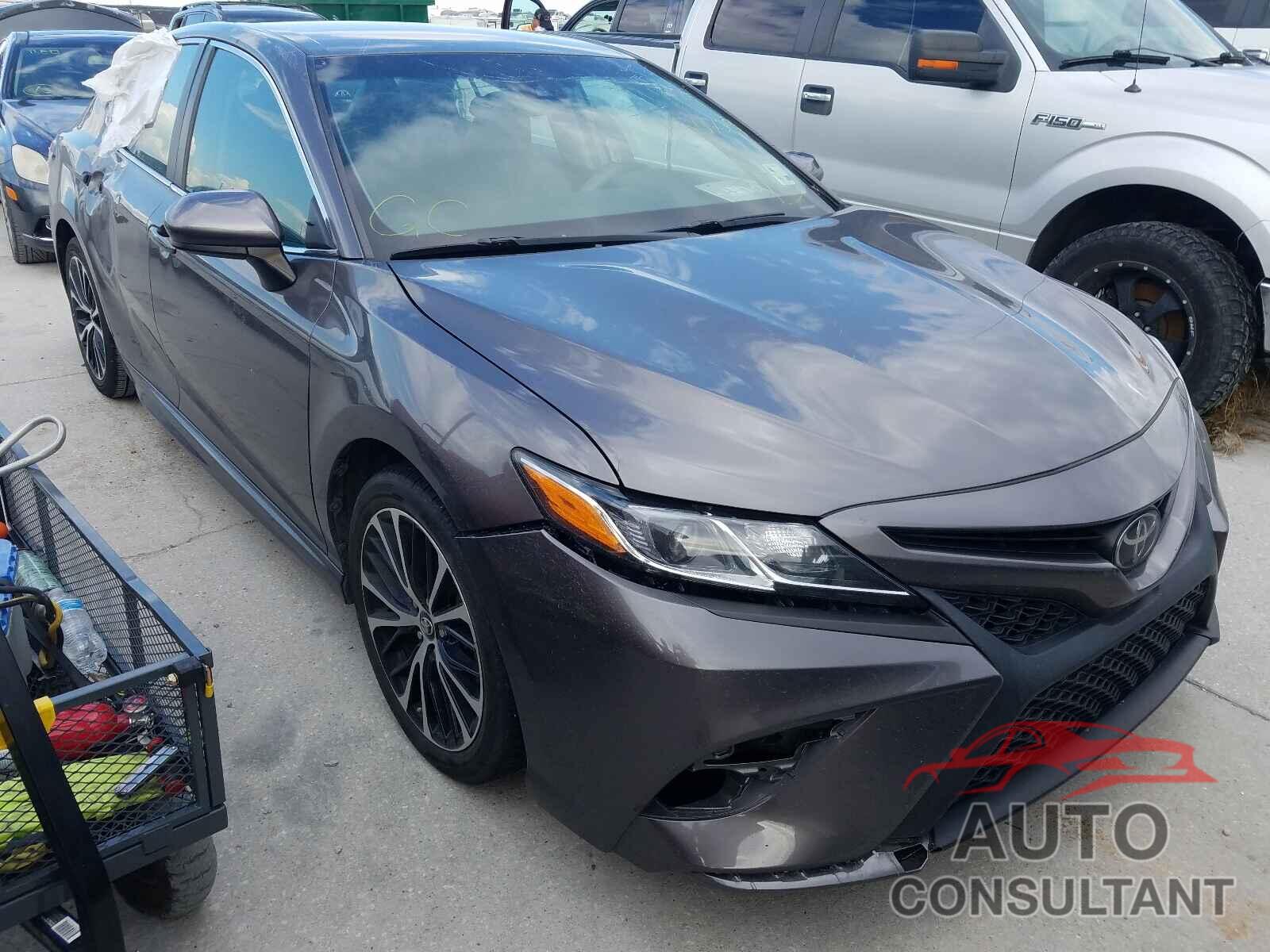 TOYOTA CAMRY 2018 - 4T1B11HK6JU550729