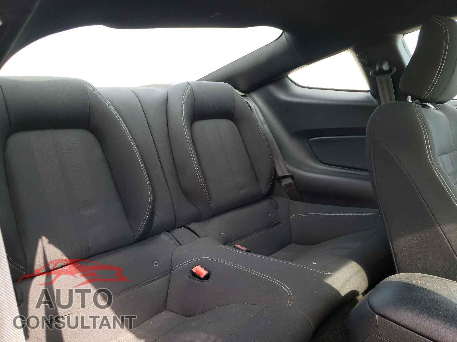 FORD MUSTANG 2018 - 1FA6P8TH4J5127348