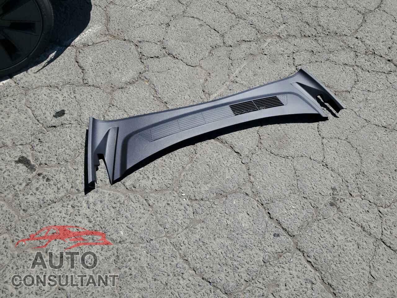 TESLA MODEL 3 2024 - 5YJ3E1EA5RF830719