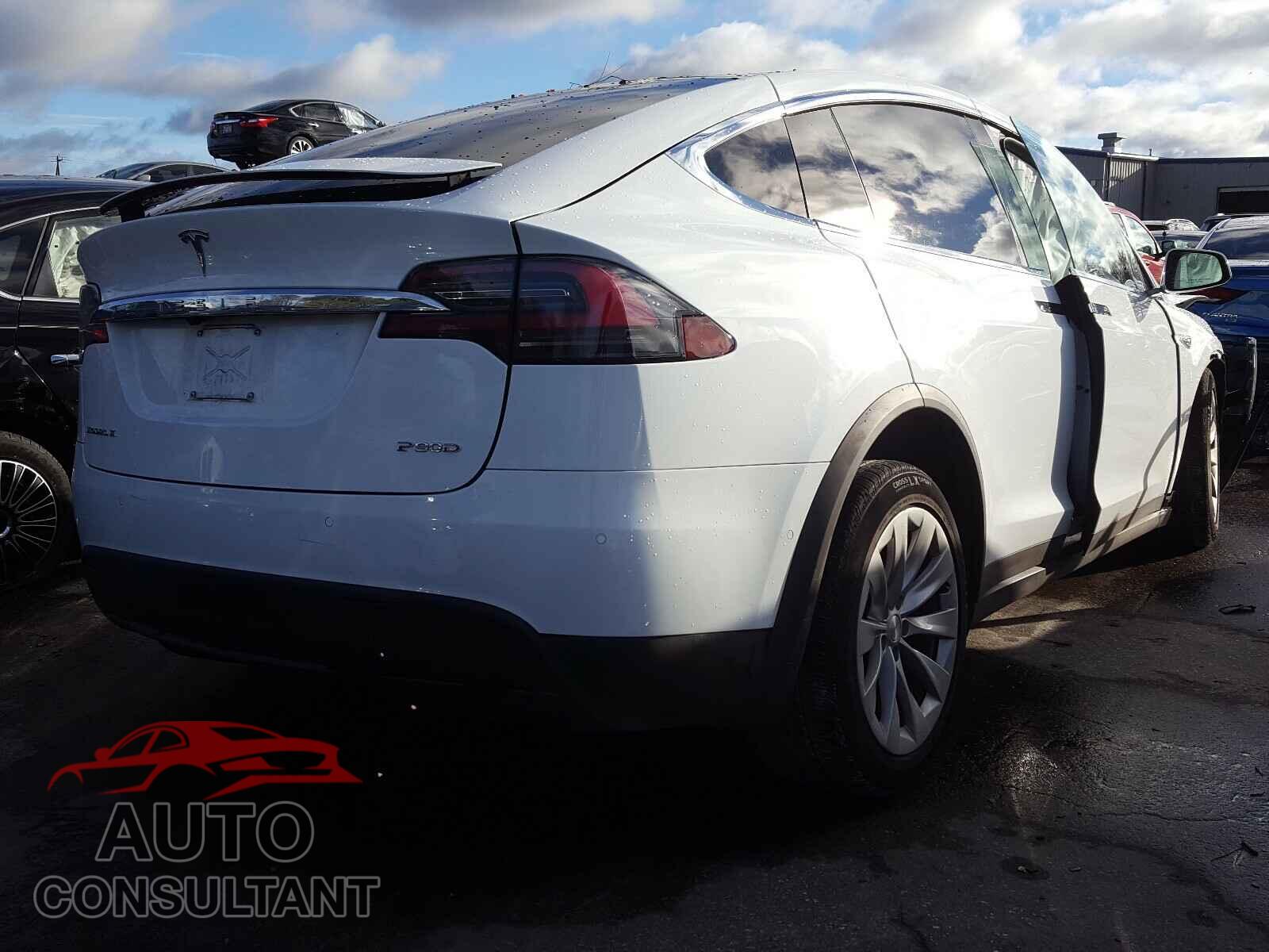 TESLA MODEL X 2016 - 5YJXCBE48GF000689