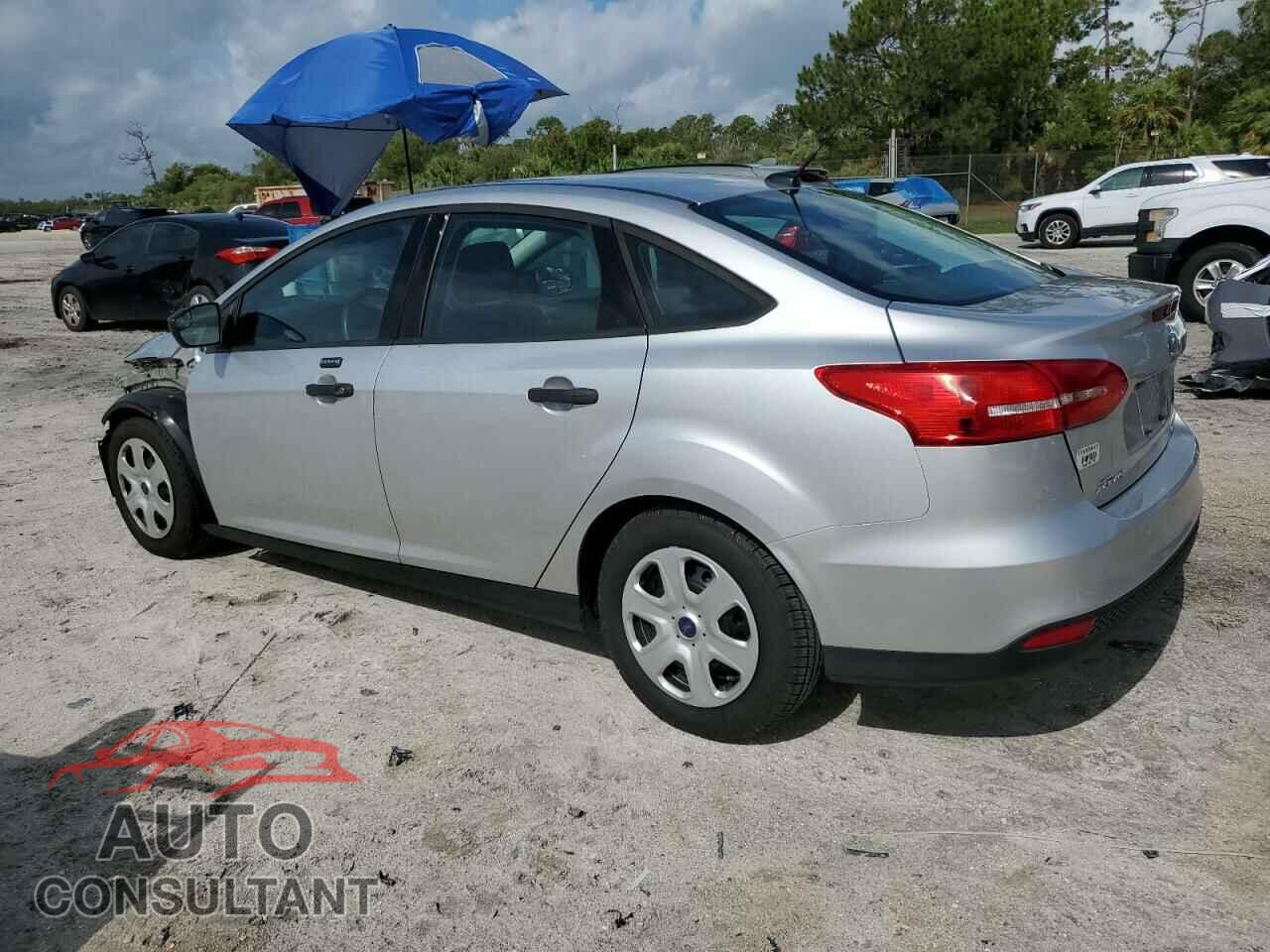 FORD FOCUS 2015 - 1FADP3E27FL322947