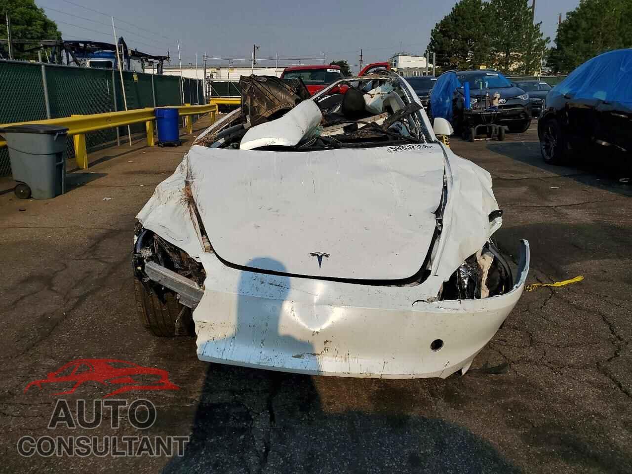 TESLA MODEL 3 2025 - 5YJ3E1EA1SF990327