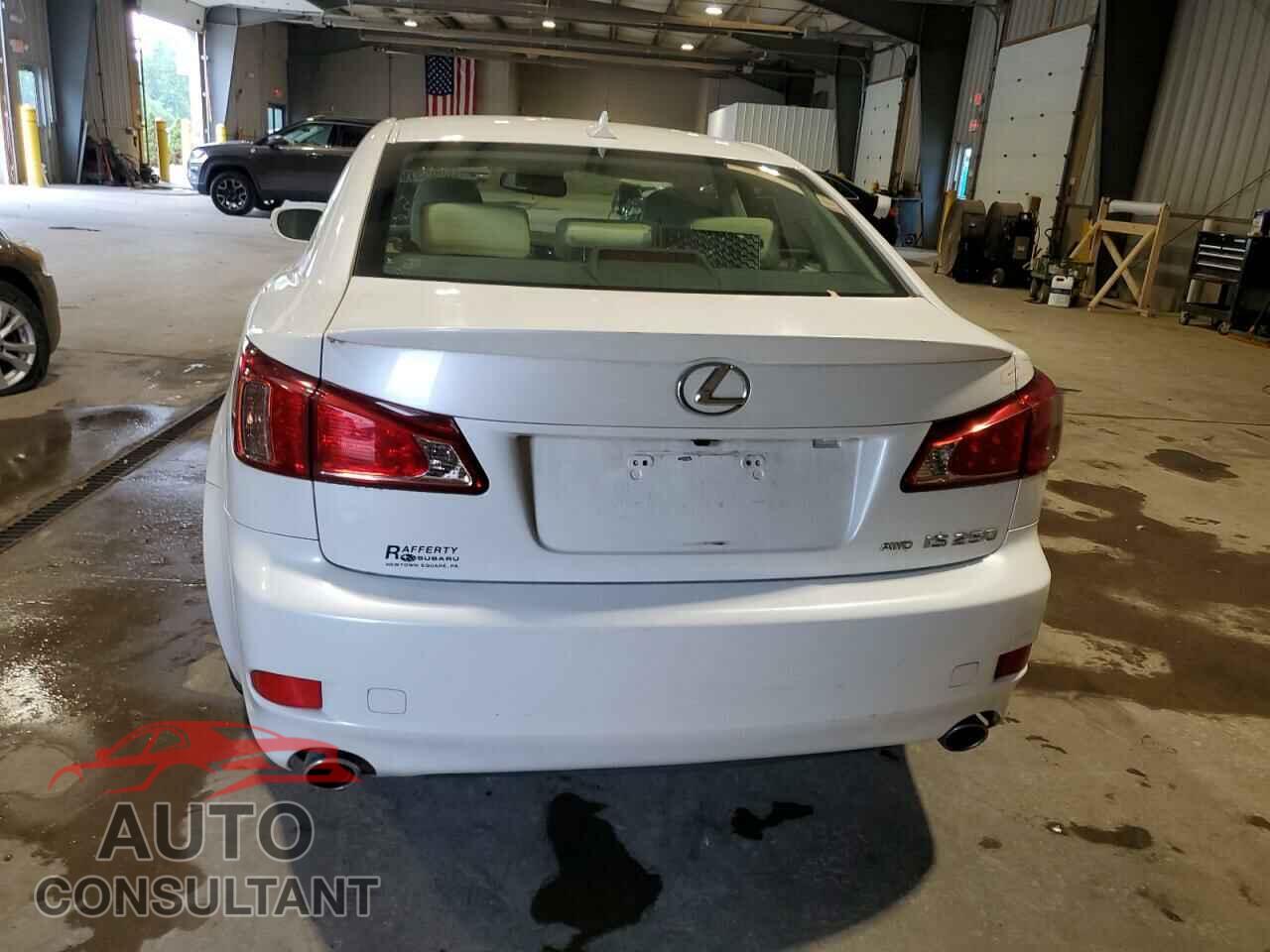 LEXUS IS 2011 - JTHCF5C26B5049150