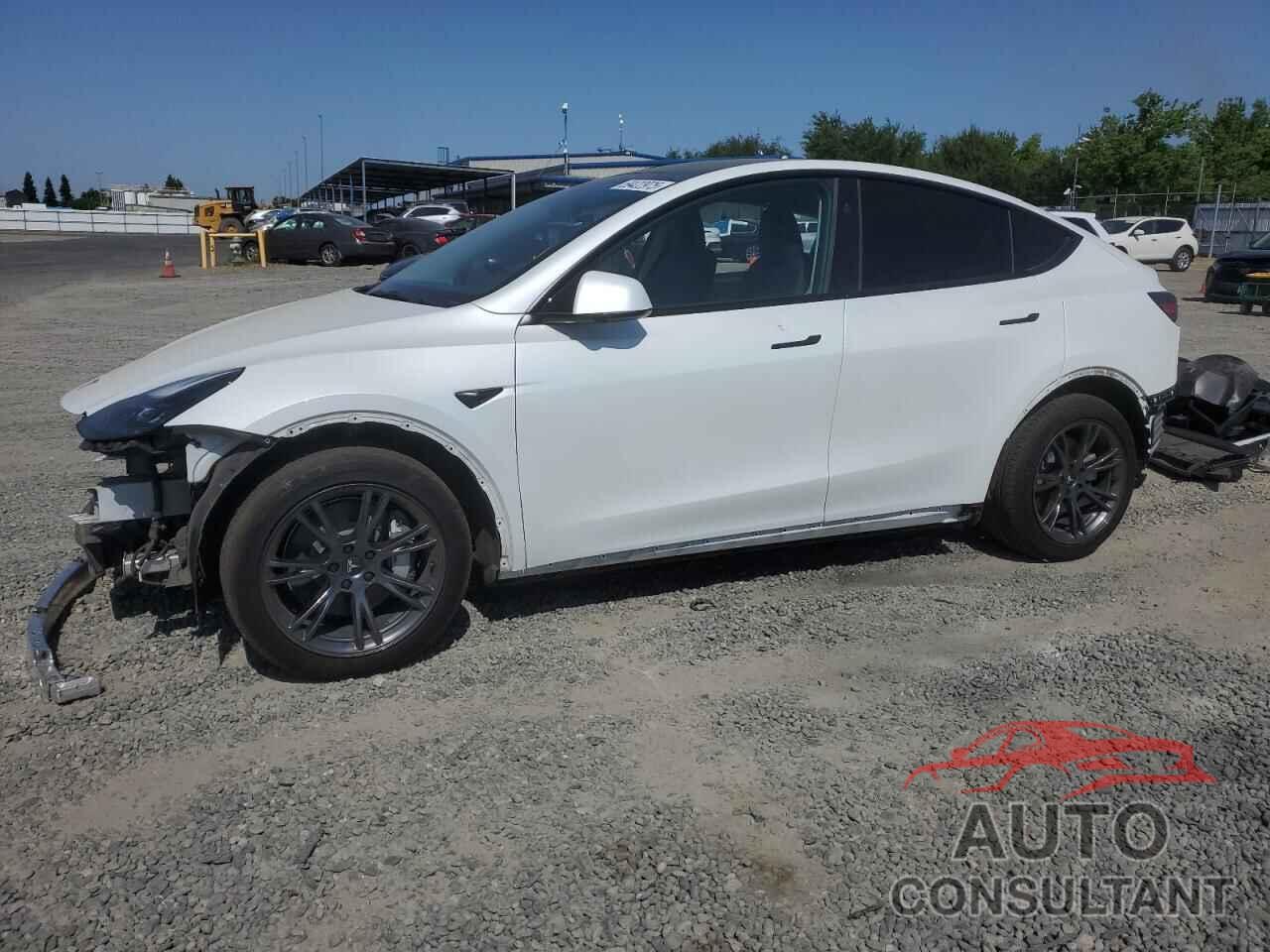 TESLA MODEL Y 2024 - 7SAYGAEE2RF103110