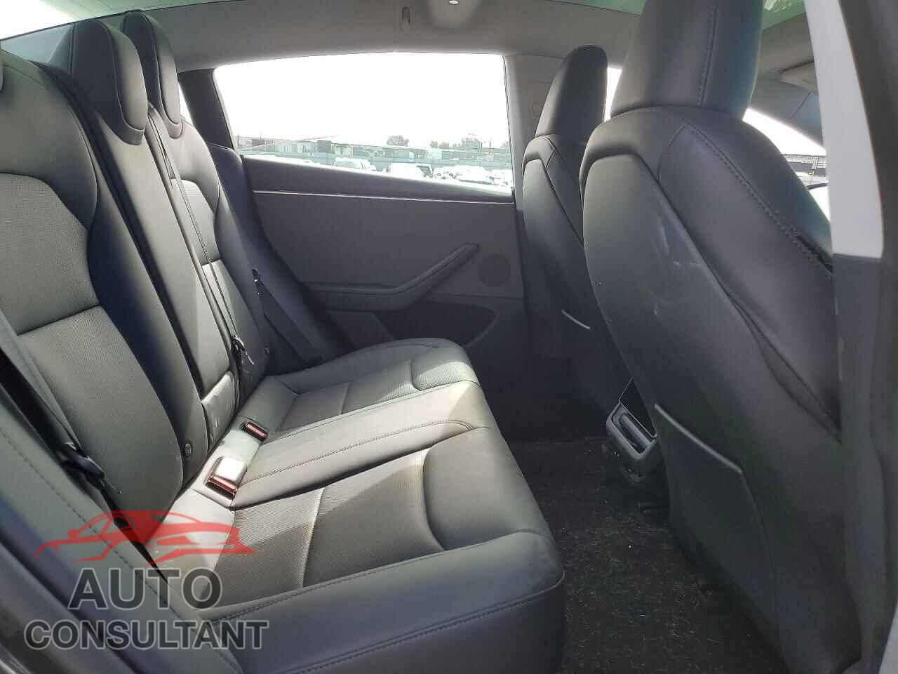 TESLA MODEL 3 2024 - 5YJ3E1EA9RF826883